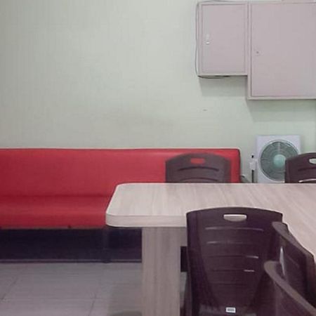 Guest House Anak Raja Pangkalan Bun Syariah Mitra Reddoorz Екстериор снимка