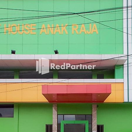 Guest House Anak Raja Pangkalan Bun Syariah Mitra Reddoorz Екстериор снимка
